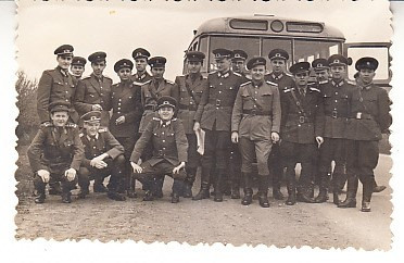 M1 G 26 - FOTO Fotografie foarte veche - grup de militari - anii 1960