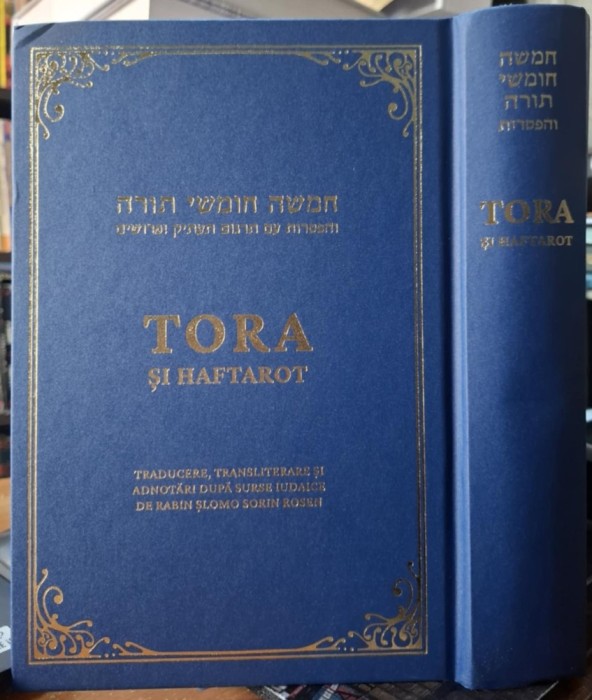 Tora si Haftarot-bilingva