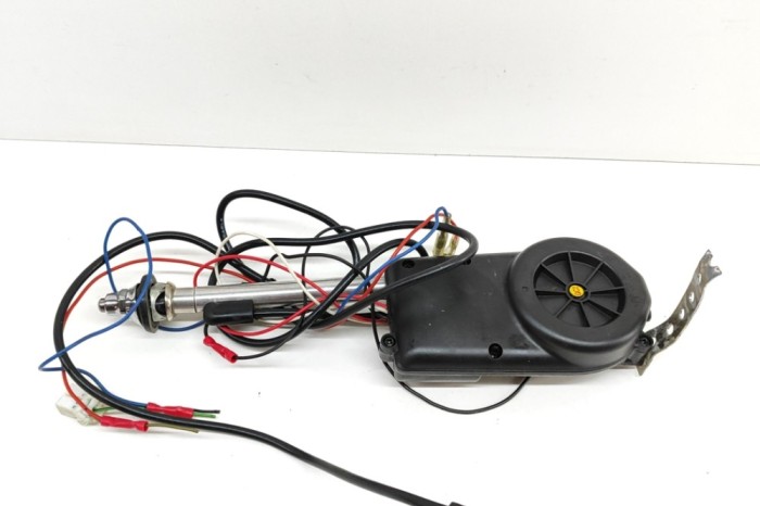 Antena JAGUAR XJ X308 1999 OEM: RB501608,LNA-4120-AA 23170925