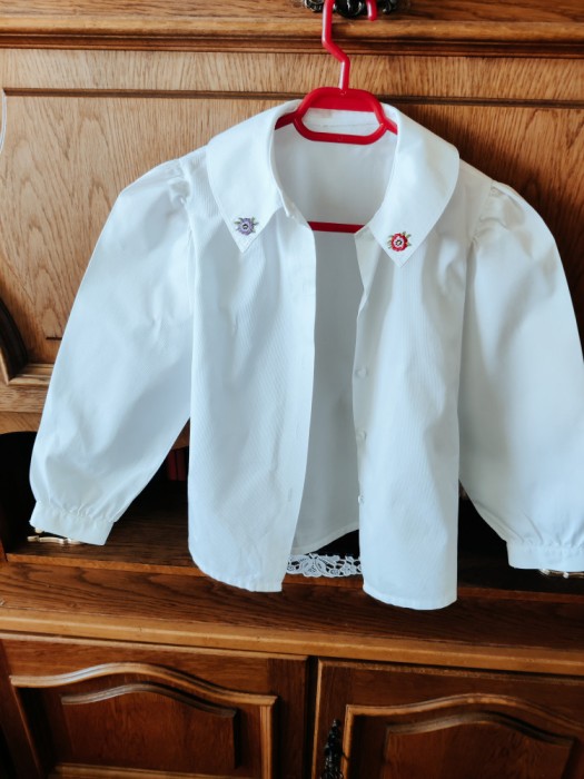 Bluza albă splendidă pt fete
