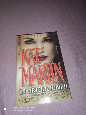 KAT MARTIN: IN VARTEJUL IUBIRII foto
