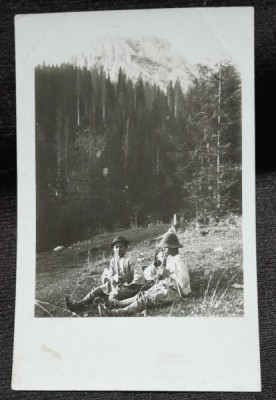 Fortografie tip carte postala, grup de 3 copii, unul cantand la fluier, peroada interbelica foto