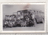 bnk foto Excursionisti langa autocar TV2