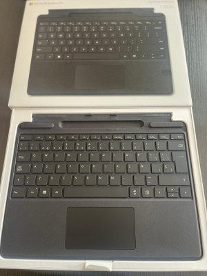 Tastatura Surface Pro Signature pentru Pro 8 si Pro X, taste Spania foto