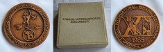 TIRGUL INTERNATIONAL BUCURESTI anul 1985, medalie la cutie, SUPERBA &amp; Rara