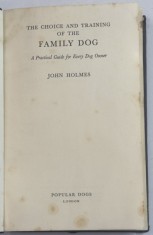 THE CHOICE AND TRAINNING OF A FAMILY DOG , A PRACTICAL GUIDE FOR EVERY DOG OWNER by JOHN HOLMES , 1962, PREZINTA PETE SI URME DE UZURA CARE NU AFECTEA