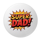 Cumpara ieftin Insigna rotunda Super Dad, mesaj erou pentru tata, 58 mm, prindere cu ac metalic