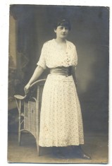 AD 1359 C. P.VECHE- DOAMNA IN TINUTA DE EPOCA -IN STUDIO FOTO