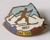INSIGNA SPARTACHIADA TINERETULUI 1957 SCHI SKI FOND CU AC DE SIGURANTA RPR (CITITI DESCRIEREA)