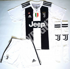 Compleu Echipament pt. copii Juventus RONALDO model 2018-2019 foto