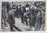 FOTOGRAFIE DE GRUP LA PUNEREA PIETREI DE TEMELIE A UNEI CLADIRI , FOTOGRAFIE , ANII &#039;30