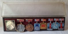 Set de 8 bucati medalii si insigne - Uniunea sovietica, anii 1970, in cutia originala - insigna comemorativa