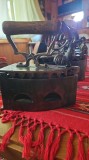Piesă rară de colecție &ndash; Fier de călcat antic cu cărbuni (Ticlăzău), Austro-Ungaria / Germania