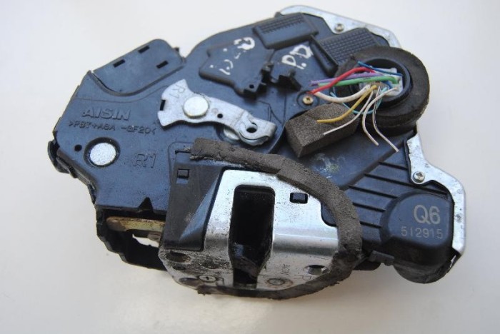 &Icirc;ncuietoare ușă dreapta față LEXUS IS II GSE2_, ALE2_, USE2_ 2007 OEM: Q6512915 1874484