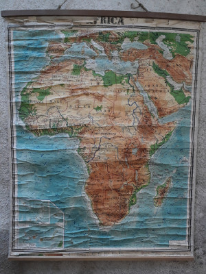 1975 Africa harta scolara fizica si politica, veche scoala perioada comunista foto