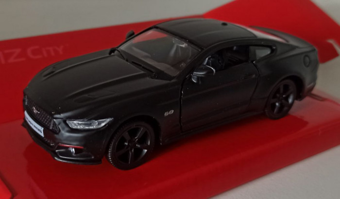 Macheta Ford Mustang GT 2015 negru - RMZ 1/36