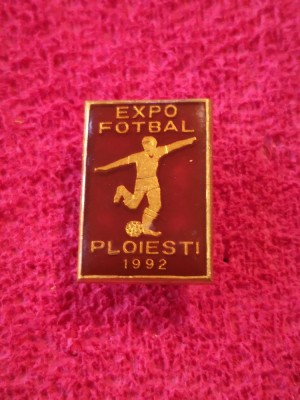 Insigna fotbal - &amp;quot;EXPO FOTBAL&amp;quot; PLOIESTI 1992 foto