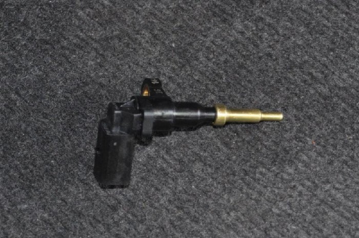 Senzor de temperatură VW JETTA MK6 162, 163 2015 OEM: 04E919501B