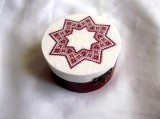 Cutie rotunda cu motiv traditional 38694