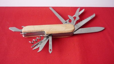 BRICEAG, CUTIT RABATABIL DE BUZUNAR foto