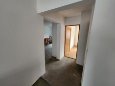 Vand Spatiu Comercial in Lupeni jud. Hunedoara