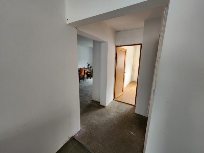 Vand Spatiu Comercial in Lupeni jud. Hunedoara