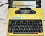 masina de scris portabilă Robotron Cella anii '70-'80