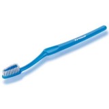 Cumpara ieftin Periuta de dinti manuala Trisa Smile Medium, peri medii, fabricata &icirc;n Elvetia