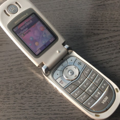 TELEFON CU CLAPETA DE COLECTIE MOTOROLA V600.CITITI VA ROG CU ATENTIE DESCRIEREA