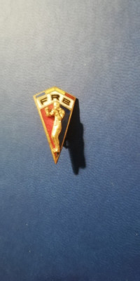 QW9 N2 100 - insigna - sport - box - comunism - Federatia romana de box foto