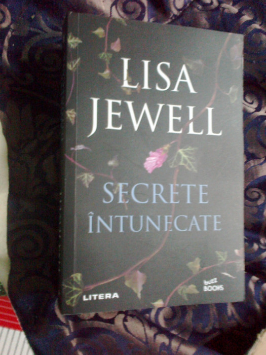 n7 Secrete intunecate - Lisa Jewell (stare impecabila)