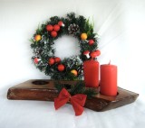 Suport decorativ din lemn pentru 4 lumanari &ndash; piesa rustica, lacuita, design natural