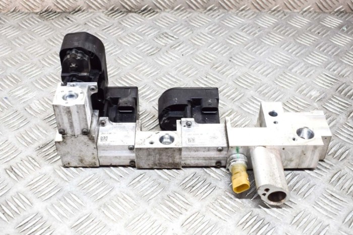 Supapa de expansiune aer condiționat JAGUAR I-PACE X590 2020 OEM: J9D3-6C582-BA,J9D3-6C584-AA,J9D3-8D308-AA | 17724288