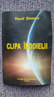 Clipa indoielii, Viorel Dinescu, dedicatie si autograf autor, Craiova 2014, 112p foto