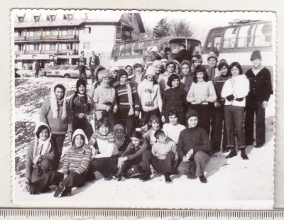 bnk foto Excursionisti la Cabana Trei Brazi - anii `70 foto