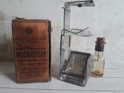 HST Microscop școlar rom&amp;acirc;nesc perioada interbelică - dimensiuni mici!!! foto