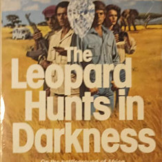 THE LEOPARD HUNTS IN DARKNESS-WILBUR SMITH