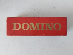 Joc DOMINO vintage, 28 de table de joc, de lemn, cutie rosie de carton cu scris auriu,