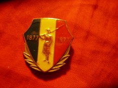 Insigna Aniversarea !00 Ani Independenta de Stat , h= 2,8cm ,metal si email