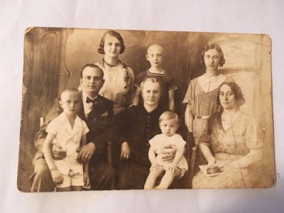 Fotografie veche tip carte postala, anii 30, portret de familie, Satu Mare foto
