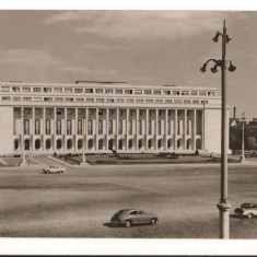 CPIB 15704 CARTE POSTALA - BUCURESTI. VEDERE DIN PIATA VICTORIEI, AUTOTURISM RPR