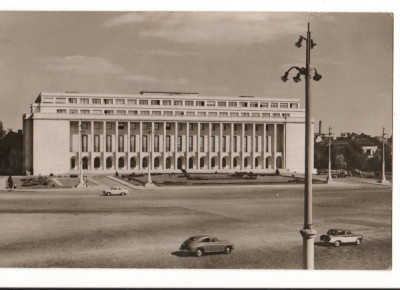 CPIB 15704 CARTE POSTALA - BUCURESTI. VEDERE DIN PIATA VICTORIEI, AUTOTURISM RPR foto