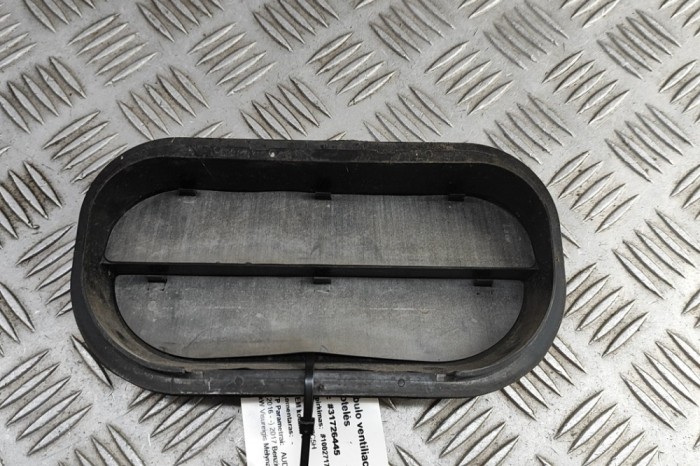 Grila de ventilație caroserie AUDI Q5 FY 2017 OEM: 6R0819465A | 31726445