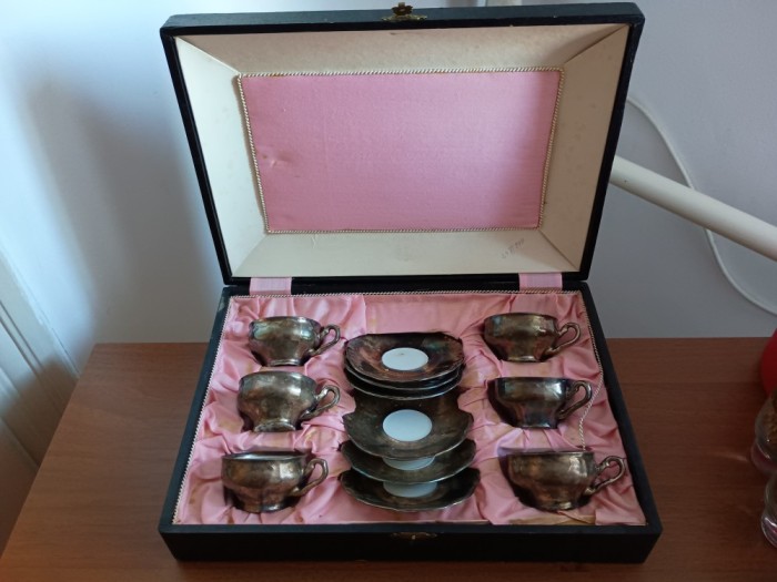 Set cești și farfurii porțelan vintage