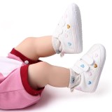 Cumpara ieftin Pantofi primi pasi bebelusi Aggroot, piele artificiala, talpa antiderapanta, inchidere velcro, alb cu inimioare 12-18 luni