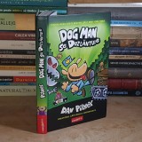 DAV PILKEY - DOG MAN SE DEZLANTUIE ( GRAFIC ) , ARTHUR , 2020 ( CARTONATA ) *