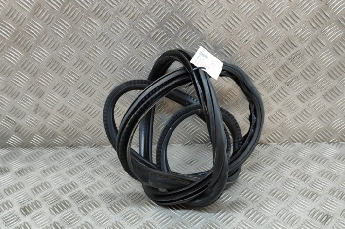 Garnitura ușă st&acirc;nga spate BMW 2 Active Tourer F45 2019 OEM: 7298894 | 27034261