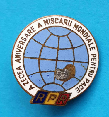 Insigna A Zecea Aniversare a Miscarii Mondiale pentru Pace RPR 1960 foto