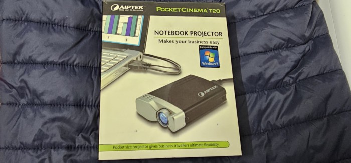 Aiptek T20 Pocket Cinema Projector pentru notebook-uri
