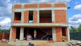 Constructii case,blocuri la rosu